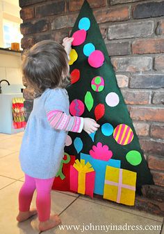 A felt tree for toddlers to decorate again and again. Great idea! Felt Tree, Felt Christmas Tree, Quiet Books, Felt Christmas, Craft Activities, Kids Crafts, All Things Christmas