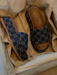 Gucci Slippers, Fashion Shoes Heels, Shoe Wishlist, Hype Shoes, Shoe Inspo, Girly Shoes, Aesthetic Shoes, Vestidos Vintage, Swag Shoes