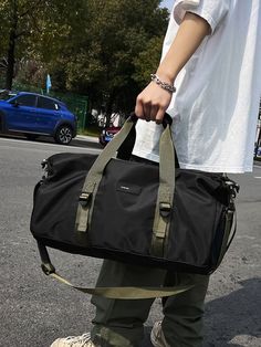 Gym Bag Aesthetic Men, Duffle Bag Outfit, Duffel Bag Aesthetic, Herbie Farnworth, Travel Duffel Bag Men, Packing Backpack, Gym Bag Men, Duffle Bag Men, Backpacking Bag