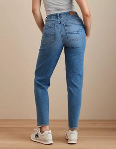 AE Stretch Curvy Mom Jean Mom Jeans American Eagle, American Eagle Jeans Women, Blue And White Jeans, Barrel Jeans, High Waist Jeggings, American Eagle Mom Jeans, High Waisted Mom Jeans, Jeans Mom, Curvy Jeans