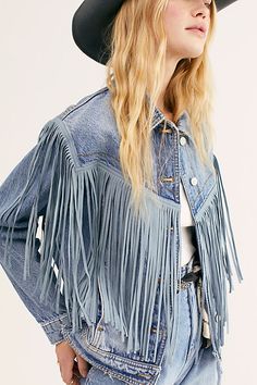 Fringe Jacket Outfit, Mode Country, Diy Denim Jacket, Structured Jacket, Looks Country, Denim Crafts, Denim Diy, Fringe Jacket, Cute Fall Outfits