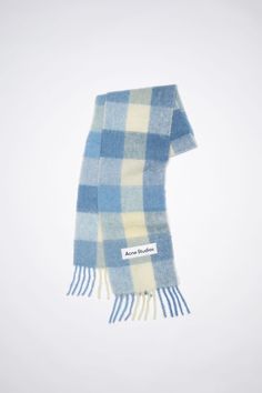 Fringe Scarf Outfit, Acne Scarf, Check Scarf, Acne Studio, Mode Zara, Scarf Outfit, Patches Fashion, Bleu Pastel, Checked Scarf