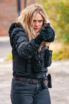 CHICAGO P.D. -- "Brotherhood" Episode 610 -- Pictured: Tracy Spiridakos as Hailey Upton -- (Photo by: Matt Dinerstein/NBC) Army Women, Chicago Med, Chicago Photos, Army Girl