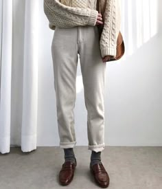 Brown Loafers With Socks, Grey Socks Outfit, Oatmeal Sweater, Grey Socks, Brown Oxfords, Legging Outfits, Minimal Outfit, Mode Casual