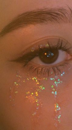 Euphoric Eye Makeup, Cute Euphoria Makeup, Euphoria Make Up Ideas, How To Do Euphoria Makeup, Euphoria Eyes, Make Up Inspo Euphoria, Eye Makeup Euphoria, Euphoria Makeup Easy, Face Art Makeup Aesthetic