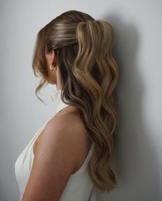 30 Beautiful Half Up Half Down Wedding Hairstyles Modern Elegant Bridal Hair, Hair To Go To A Wedding, Bridesmaid Look Ideas, Brunette Wedding Guest Hairstyles, Simple Hairstyles For Medium Hair Wedding, Rehearsal Dinner Hair For Bride Half Up Half Down, Bridesmaid Hair Fall Wedding, Bridal Hair Half Up Half Down Brunette, Sleek Bridal Half Up Half Down