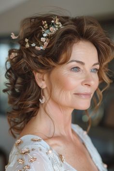 Hairstyles Over 60 Older Women Grey Hair, Makeup Ideas For Mother Of The Groom, Wedding Hair Mother Of Bride, Hair Dos For Wedding, Groom Hair, Mother Of The Bride Hairstyles, Inspo Pictures