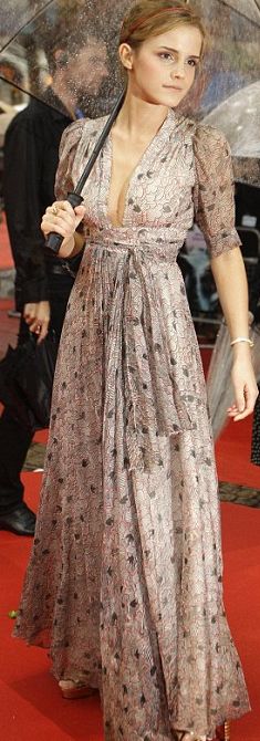 Vintage Ossie Clark dress <3 Emma Watson I want to marry her lol Ossie Clark, Marmaris, Gorgeous Gowns, Emma Watson, Looks Style, Lanvin, Pretty Dresses, Beautiful Outfits