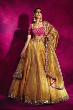 Vani Vats, Gold Lehenga, Simple Lehenga, Lehnga Dress, Lehenga Blouse Designs