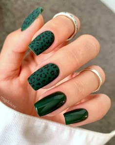 Green Leopard Nails, Leopard Nail Designs, St Patricks Day Nails, Dark Green Nails, Green Nail Art, Cheetah Nails, Leopard Print Nails, Green Nail Designs, Heart Nail