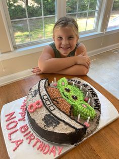 Mandalorian Birthday Cake Ideas, Yoda Cupcake Cake, Yoda Smash Cake