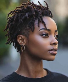 Afro Hair Inspiration for Natural Texture Natural Afro Hairstyles For Black Women, Short Locs With Shaved Sides, Short 4c Locs, Pixie Locs, Dread Women, Artificial Locs, Short Dreads Styles For Women, Messy Fashion, Short Haircut Styles For Women