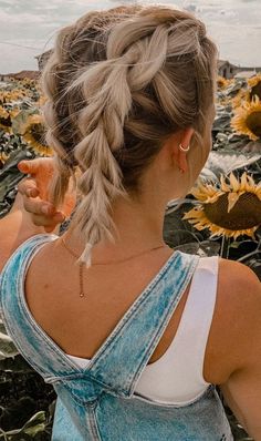 Cute hair style for school and short hair Medium Length Hair Bubble Braid, Easy Bubble Braids Tutorial, Bubble Braid Hairstyles Medium Hair, Two Bubble Braids Short Hair, Women Bubble Braid, Short Hair Does Women, How To Bubble Braid Your Own Hair, Cute Hairstyles For Short Hair Bubble Braids, Short Bubble Braid Hairstyles