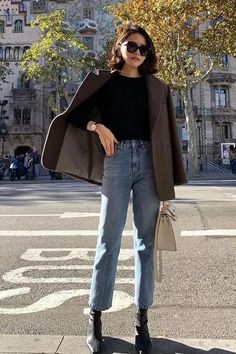 Tights Heels Outfit, Winter Jeans Outfit Casual, Upper East Side Outfits, Stylish Winter Outfits For Women, Casual Outfit Ideas For Women, Classic Parisian Style, Minimalist Winter Outfit, Big Jeans, 2024 Outfits