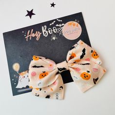 Adorable Hair Bows feauturing a Pink Halloween fabric, 100% Cotton, spooky cute! Our New Handmade Hair Bows are the perfect addition to your little one's wardrobe.  Each bow is hand-sewn, folded, tied and then attached to either a high-quality nylon elastic headband (one size fits all) or an Alligator clip. Different designs to choose from.   Classic: 4.5 inches Tied: standard 3,75 inches and Large 4.5 inches. Mini knot: individual or pigtails set (clips) All our products are totally handmade to Halloween Hair Clips, Halloween Hair Bows, Toddler Hair Clips, Spooky Cute, Handmade Hair Bows, Elastic Headband, Halloween Fabric, Pink Halloween, Halloween Hair