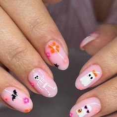 Cool Nail Art Groovy Halloween Nails, Matte Gel Nail Designs, Halloween Nails Natural, Colorful Halloween Nails, Colorful Fall Nails, Chrome Halloween Nails, Halloween Nails Cute, Groovy Nails, Cute Fall Nails