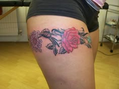 a woman's thigh with flowers on it