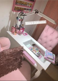 Shed Nail Salon Ideas, Nail Studio Ideas Home, Nail Tech Decor, Nail Desk Setup, At Home Nail Salon Room, Nail Room Decor Ideas, Nail Room Ideas Home, Nail Technician Room