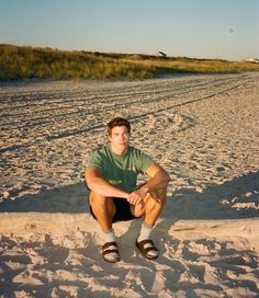 Summer Boy Aesthetic, Derek Chadwick, Aesthetic Guy Outfits, Beachy Aesthetic, Beach Ootd, Winter Beach, Aesthetic Outfits Men, Boys Fits, Beach Attire