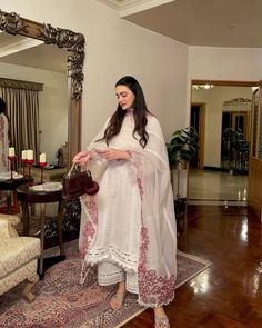 Designer Suits For Women, Trendy Outfits Indian, Casual Indian Fashion, Beautiful Pakistani Dresses