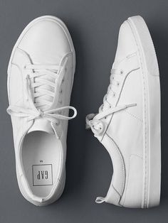 White Shoes Outfit, Mens Sport Sneakers, White Sneakers Men, White Casual Shoes, White Tennis Shoes, Gap Men, White Leather Sneakers, Trendy Sneakers, On Sneakers