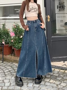 90s Y2k Fashion, A Line Denim Skirt, Streetwear Collection, Streetwear Mode, Baby Tees Y2k, Trendy Denim, Skirt Y2k, Jean Vintage, Corset Bustier