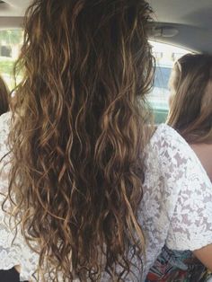 curly hurrrr Surfer Girl Hair, Super Hair, Trendy Hair, Permed Hairstyles, Hair Curly, Long Curly Hair, Long Curly, Brunette Hair