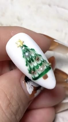 venha aprender a fazer esses desenhos e muito mias técnicas link na bio French Tip Tutorial, Nail Art Christmas, Nail Art Designs Diy, Pretty Nail Art Designs, Nail Art Designs Videos