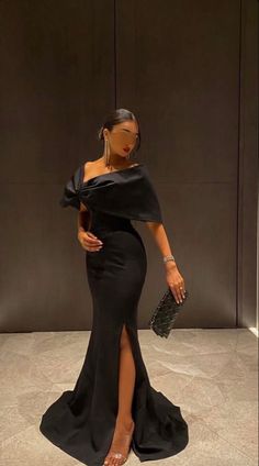 Fancy Prom Dresses Classy, Black Classy Dress Formal, Modest Black Evening Gown, Law Dinner Dresses, Long Black Classy Dress, Long Black Elegant Dress Classy, Classy Modest Dresses Formal, Black Gown Outfit Ideas, Law Dinner Gowns