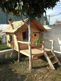 a tree house built into the side of a building