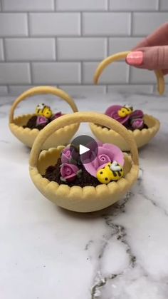 3.9M views · 1.9K comments | Cake Decorating | Cake Decorating | By Selamat | Facebook Biscuit Decoration, Decorações Com Comidas, Amazing Food Decoration, Creative Food Art, Easter Baking, Fancy Desserts, Sweet Snacks Recipes, Chocolate Buttercream, Easter Cakes