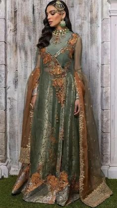 Beautiful Pakistani dress! Designer is Nilofer Shahid Nilofer Shahid, Tilla Embroidery, Organza Styles, Nikah Outfit, Raw Silk Blouse, Kurta Set For Women, Organza Blouse, Beautiful Pakistani Dresses, Pakistani Dress