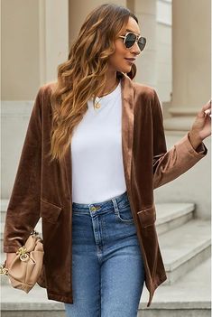 Fashion Trends // Add color to your look wearing this brown oversized velvet long blazer.