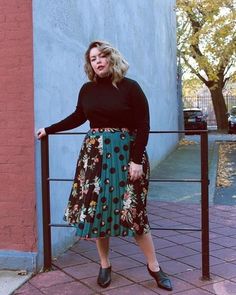 Plus Size Modest Fashion, Fall Fashion Plus Size, Wine Red Skirt, Project Runaway, Plus Size Modest, Winter Outfits Ideas, Plus Size Looks, Plus Size Fall Outfit, Plus Size Fall Fashion