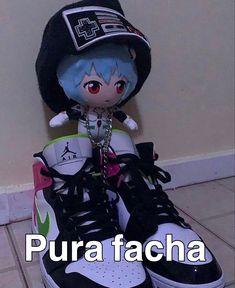 a pair of black and white sneakers on top of each other with the caption pura facha