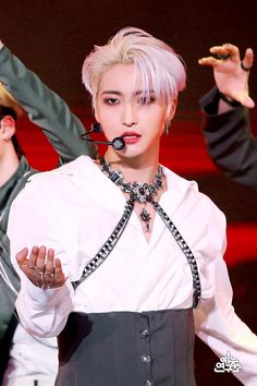 230119 📷 PARK SEONGHWA AT MBC SHOW ! MUSIC CORE 230114 — HALAZIA Kpop Guys, Pretty Men, On Stage, Pink Hair