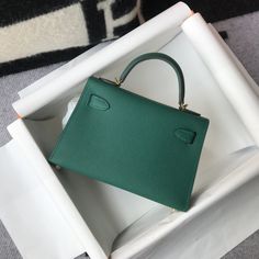 Description HRMS Kelly 19 Green With Gold Toned Hardware Bag For Women, Handbags, Shoulder Bags 7.5in/19cm Rep 1:1 Size: 19 x 11.5 x 5.5 cm / 7.5 x 4.5 x 2.2 inches (Length x Height x Width) Hermès bags are considered the ultimate luxury item worldwide. Each piece is handcrafted with waitlists that can exceed a year or more. The streamlined and demure Kelly style is always in high demand, it is particularly lovely in this vibrant version with gold hardware. Epsom is textured with a wonderful gra Louis Vuitton Shirt, Luxury Products, Hermes Bags, Evening Clutch Bag, Bag For Women, Tote Backpack, Fun Bags, Luxury Items, Satchel Bags