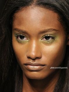 Gold Goddess Makeup, Melodie Monrose, Abstract Makeup, Women Photoshoot, Glowing Skin Makeup, Painting Faces, Shimmery Eyeshadow, Makeup Books