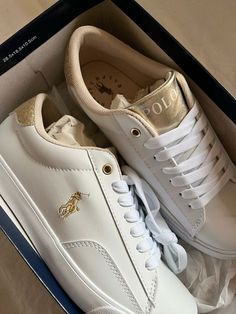 Rich Shoes Aesthetic, Shoes Vision Board, Elegant Sneakers Women, Ralph Lauren Sneakers Women, Old Money Sneakers Woman, Ralph Lauren Shoes Women, Old Money Sneakers, Polo Ralph Lauren Aesthetic, Tenis Aesthetic