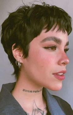 50 Striking Pixie Cut Hairstyles: Short and Chic (Gallery & Video) | 50 Stunning & Aesthetic Pixie Cut Hairstyles to achieve that Chic Look | Hair Trends 2024 | Hairstyles For Short Hair- Wavy, Curly, Straight, Medium, Punk, and More Super Short Hair, Very Short Hair, Penteado Cabelo Curto, Short Pixie Haircuts, Short Hair With Bangs