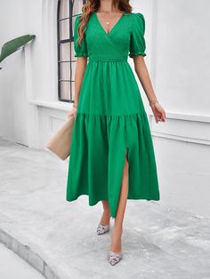 Introducing the Meadow Smock Midi Dress - a playful choice for your summer wardrobe. This elegant emerald green dress features a smock design, perfect for lazy days or dress-up occasions. Bring a touch of quirkiness to your style with this unique and comfortable piece. (Limited stock, so act fast!) Size Guide: Model is 5’7” tall, and has a 33.8” bust, 24.2” waist, & 35.5” hips. She is wearing a S / US 4 / AU 8. This dress is true to size. Material: 96% Polyester 4% Elastane Feature: V Neckline. Dress Ideas Casual Simple, Long Dress Ideas, Dress Ideas Casual, Split Hem Dress, Emerald Green Dresses, Split Maxi Dress, Mini Robes, Weave Style, Split Dress