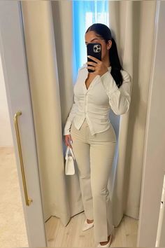 Cute Rich Outfits, Clean Woman Outfit, Blazer With No Shirt Underneath, Kim K Professional Outfit, Women’s Winter Office Outfits, Blouse Outfit Black Women, Professional Esthetician Outfit, Business Outfits With Jeans, Beige Outfit Black Women