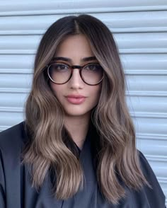 Hair Contouring Short Hair, Beige Brunette Hair, Lightened Brown Hair, Shatush Hair, Hairstyle 2022, Ash Blonde Hair Balayage, Brown Hair Inspiration, Express Emotions, Beige Hair