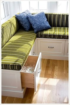 Outdoor Storage Benches - The awesome choice of Smart Consumers - find all you ever needed and get them today. Click to Visit! Built In Bench Seating, Corner Bench Seating, Banquette Design, Dining Furniture Makeover, Rustic Dining Furniture, Outdoor Storage Bench