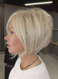 Short Hair For 60 Year Old Women, Short Hair Dos, Short Cropped Hair, Modern Bob, Crop Hair, Beautiful Gray Hair, Chin Length, Short Hairstyles For Thick Hair, Edgy Short Hair