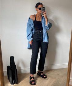 Black Spring Outfits 2024, Outfit With Sheer Top, Black Top Casual Outfit, Casual Black Summer Outfits, Tops Over Dresses Outfits, All Black Outfit Spring, How To Style Sandals, Black Casual Outfits Women, Knitted Shirt Outfit