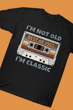 Vintage Retro Big Cassette Tape BEST OF 1985 Vintage Classic Music T-Shirt - birthday present for men and women who are born in 1985. Classic vintage 1985 retro bday gift for mom, dad, husband or wife. Featuring retro cassette tape printed onto the front. Great, cool, original Music Cassette Tape Design for men and women. Vintage original Gift for your family or friends. Awesome present for dad, father, brother, sister, husband, boyfriend, uncle, girlfriend,  mother, wife, aunt, colleague.