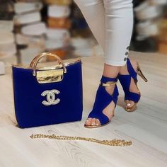 Bag And Shoes Set, Chanel Shoes Outfit, Ladies School Bag, Louis Vuitton Bag Outfit, Gucci Handbags Outlet, Bag And Shoes, Shoes Heels Classy, Fab Shoes