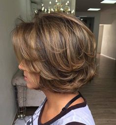 Chanel médio repicado - balayage Feathered Hair Cut, Skirt Diy, Brunette Balayage, Layered Bob Hairstyles, Haircut For Thick Hair, Short Hairstyle, Feathered Hairstyles