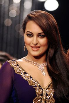 Katrina Kaif Photo, Sonakshi Sinha, Film Actress, Indian Bollywood, Bollywood Girls, Photo Photo, Indian Actress Hot Pics, India Beauty, Desi Beauty